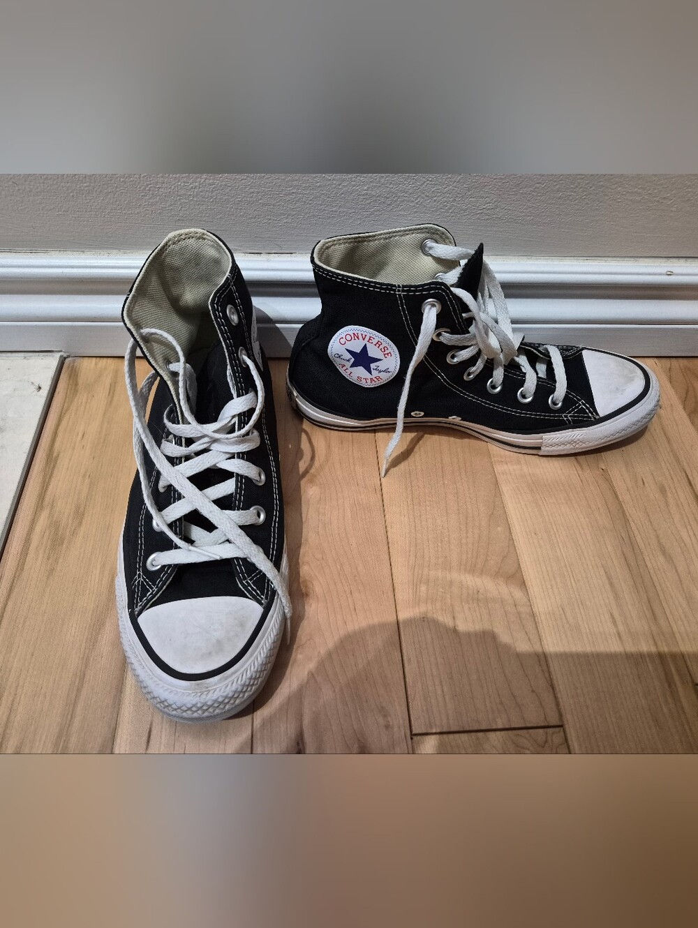 Converse women's size 8 high top shoes